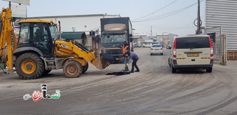 كفرقاسم : بعد الاجواء الماطرة بلدية كفرقاسم تقوم بصيانة شوارع المدينة وتعبيد الحفر التي خلفتها الامطار الاخيرة